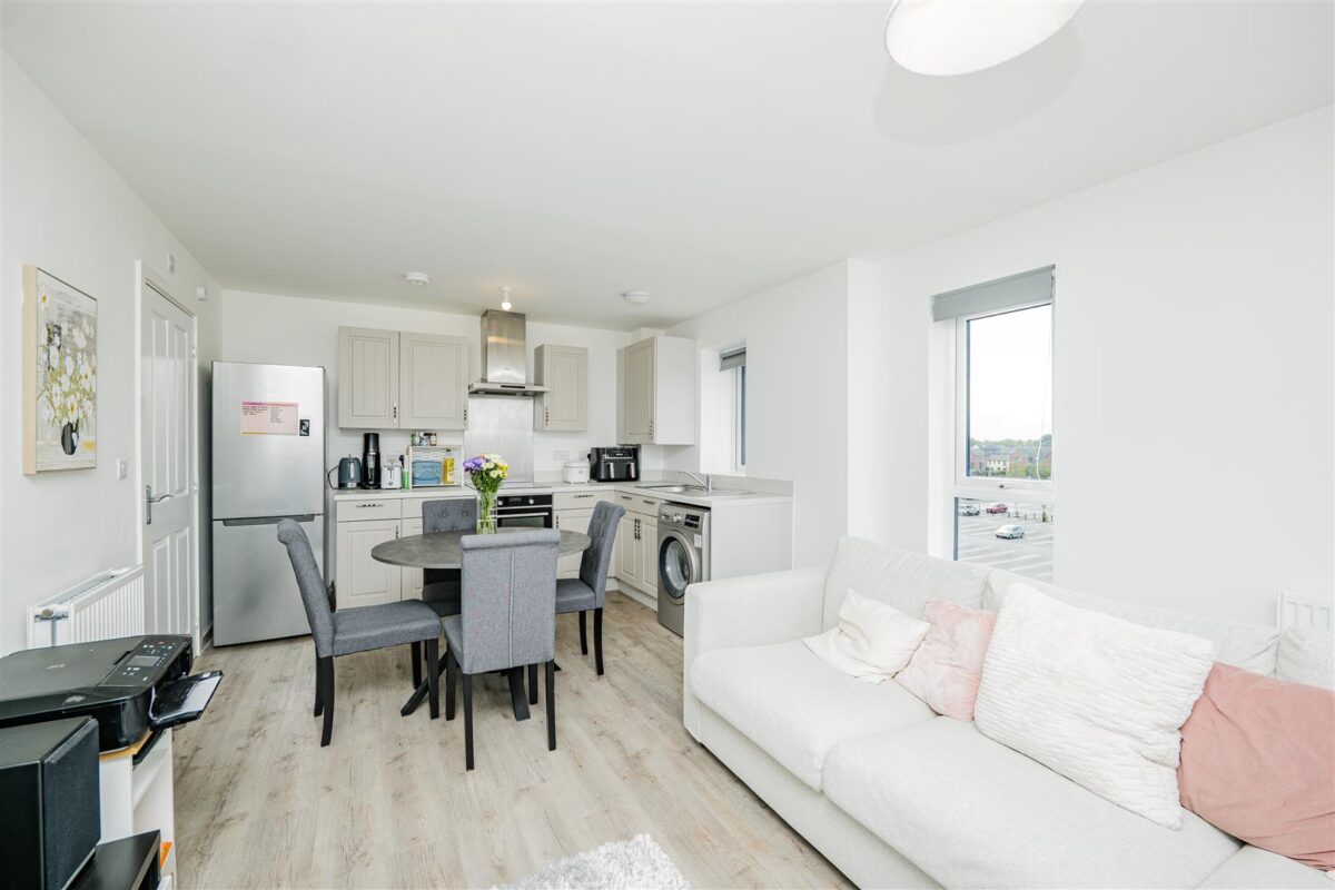 Clos Y Rheilffordd, Barry