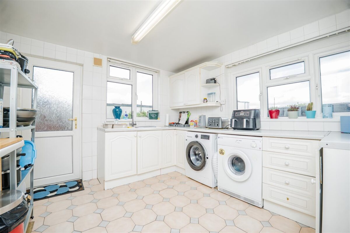 Coldbrook Road East, Barry