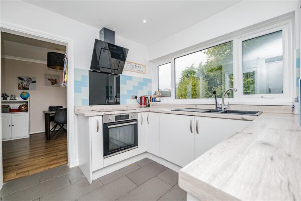 Field View Road, Barry