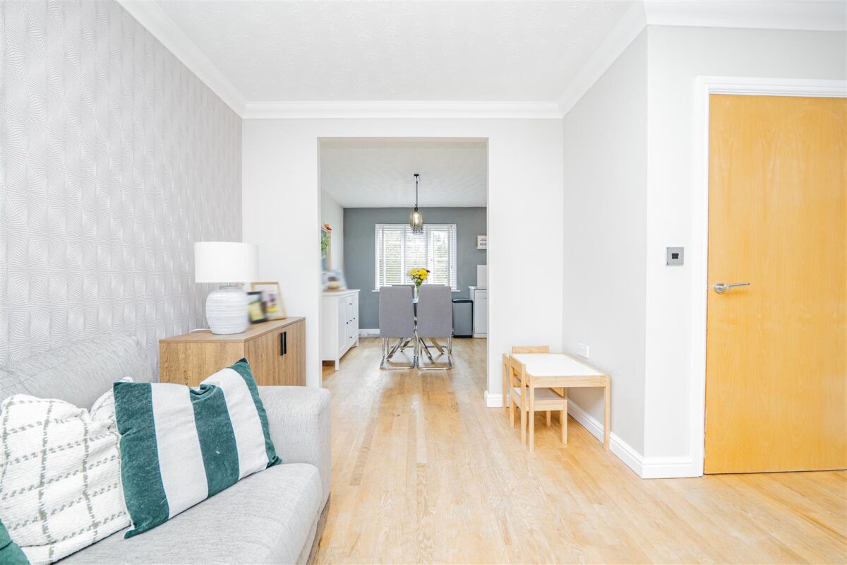 Clos Tyniad Glo, Barry