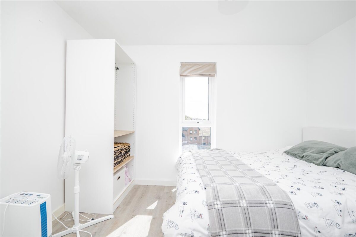 Clos Y Rheilffordd, Barry