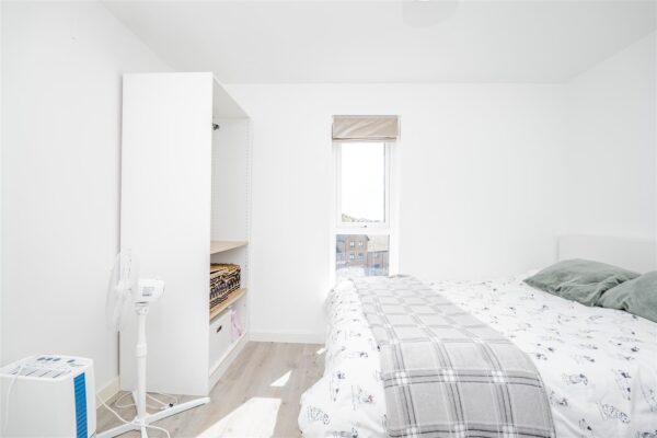 Clos Y Rheilffordd, Barry