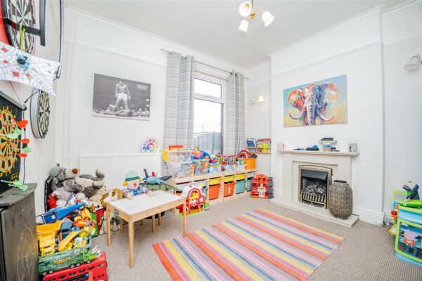 Coldbrook Road East, Barry