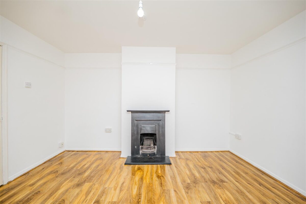 Florence Avenue, Barry