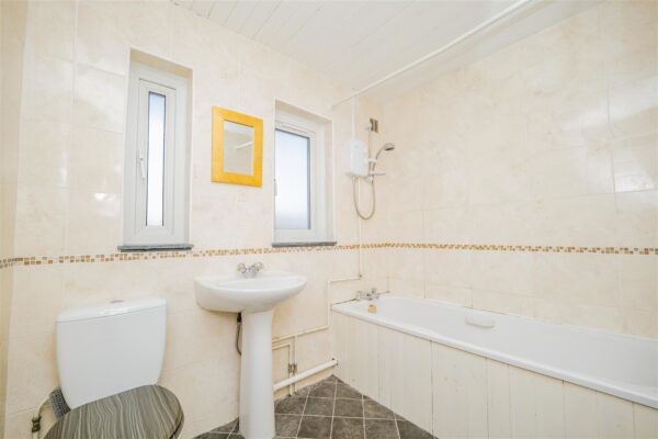 Florence Avenue, Barry