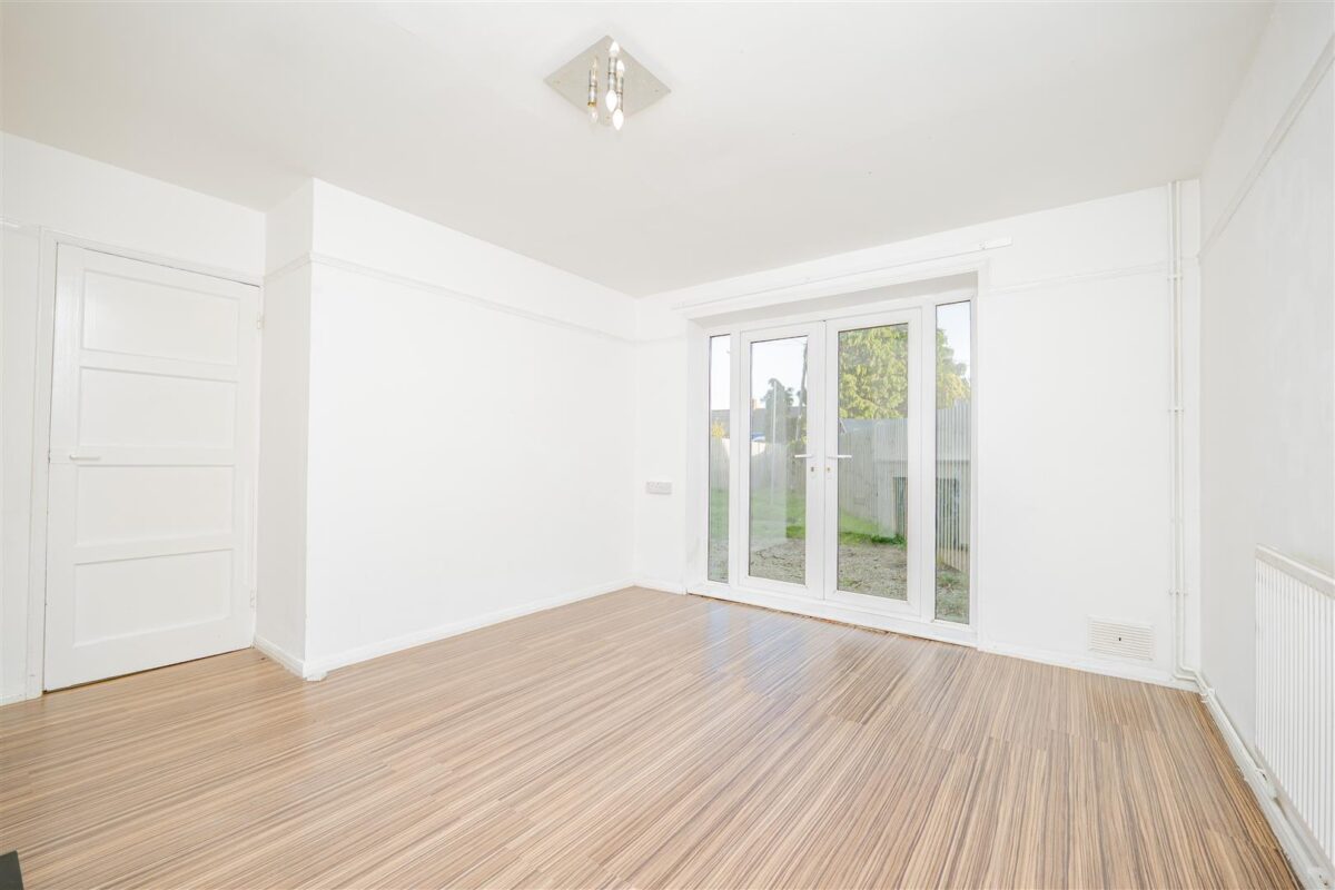 Florence Avenue, Barry