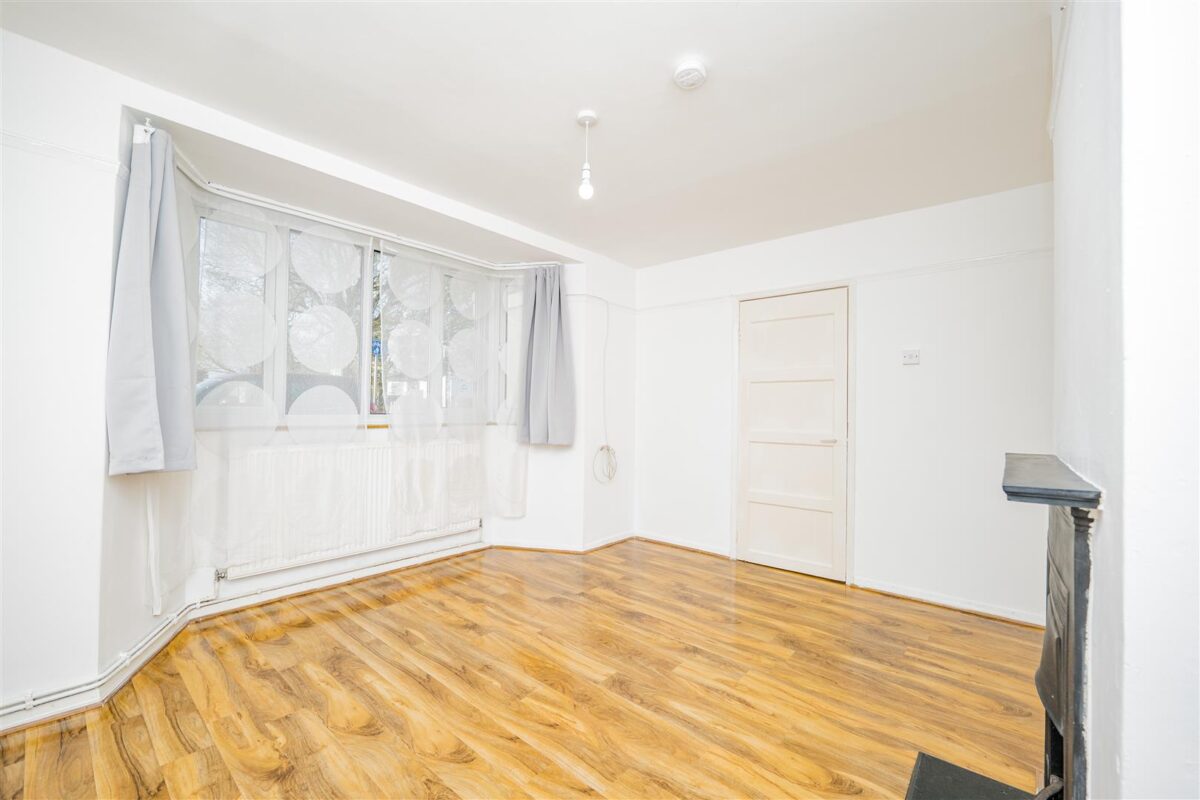 Florence Avenue, Barry