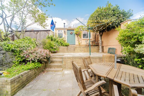 Gladstone Road, Barry