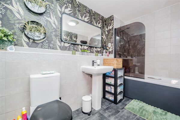 Ffordd Pentre, Barry