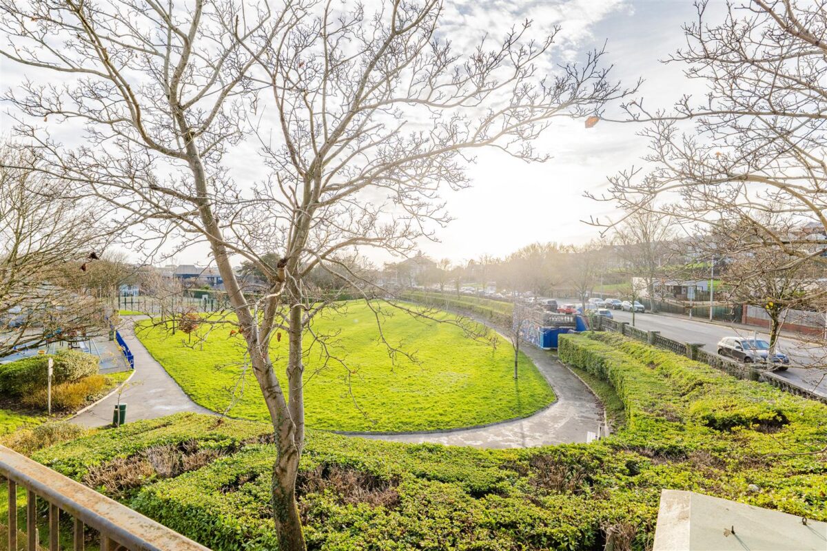 Gladstone Road, Barry