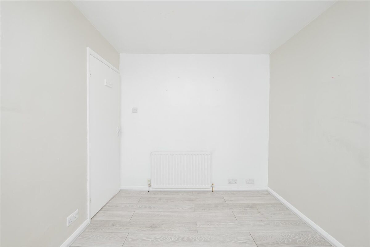 Laburnum Close, Barry