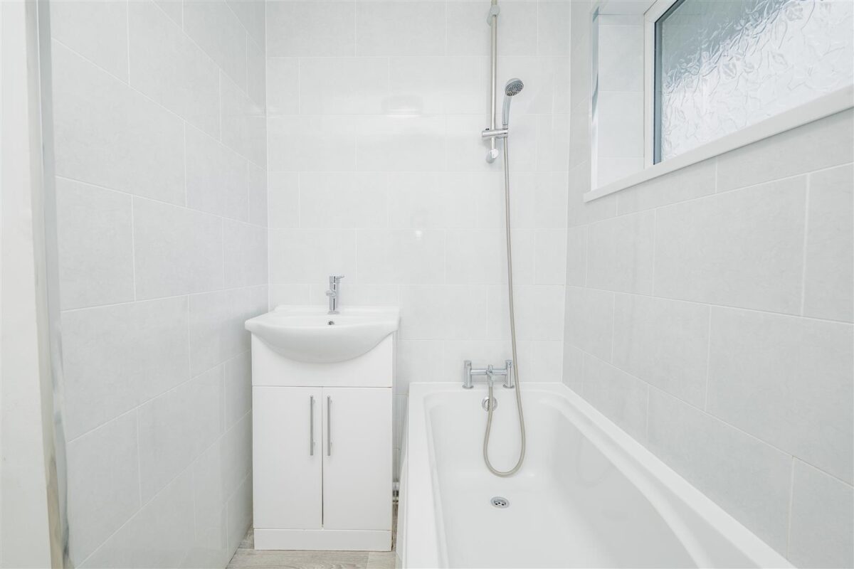 Laburnum Close, Barry