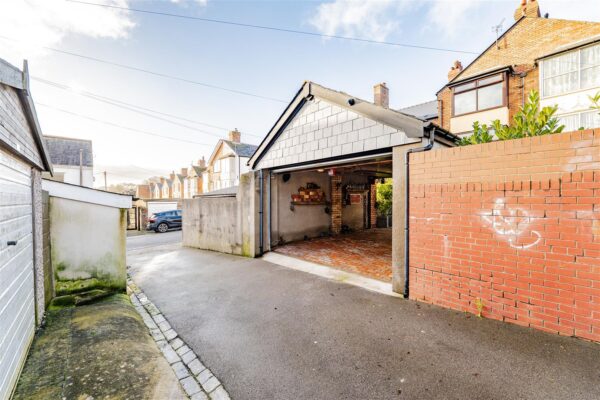 Gladstone Road, Barry