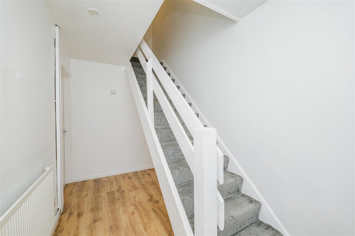 Laburnum Close, Barry