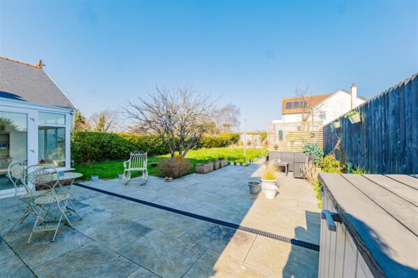 Pontypridd Road, Barry