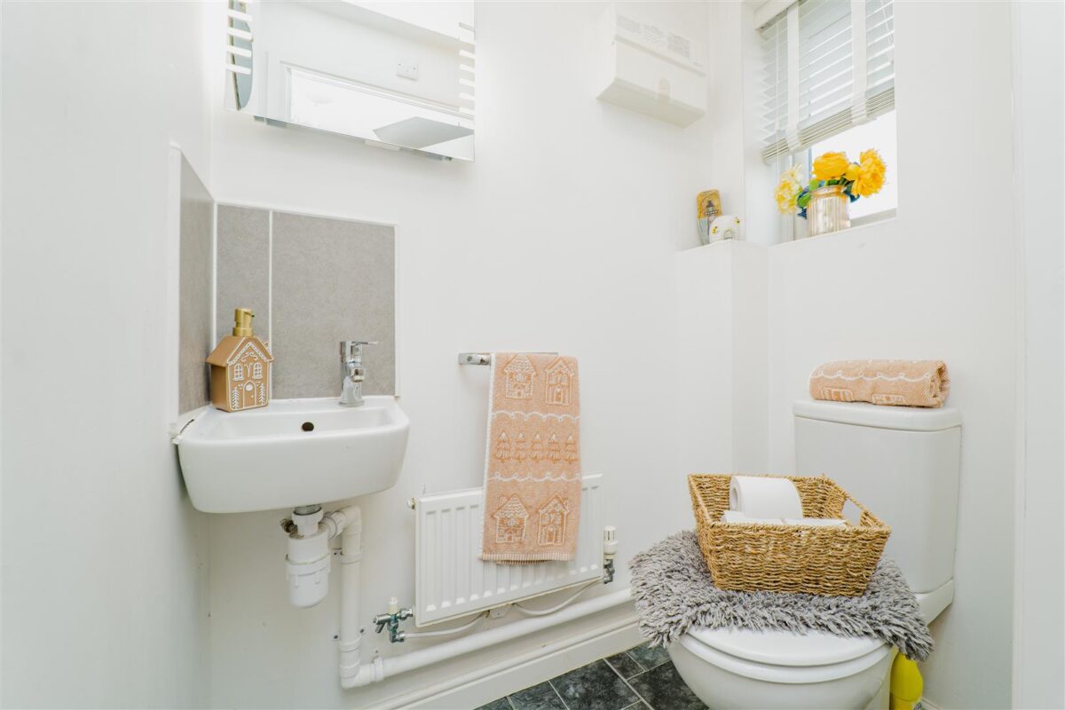 Ffordd Y Glannau, Barry