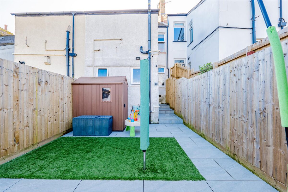 Charlotte Place, Barry