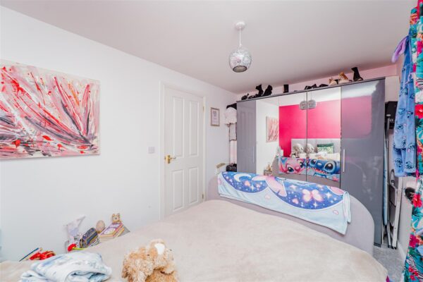 Ffordd Y Glannau, Barry