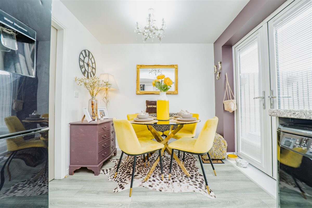 Ffordd Y Glannau, Barry