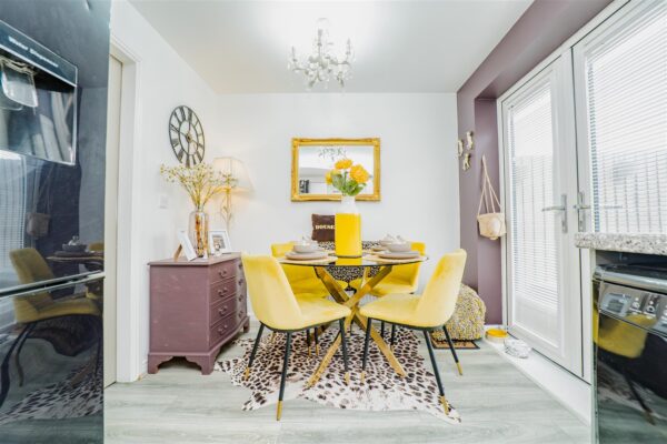 Ffordd Y Glannau, Barry