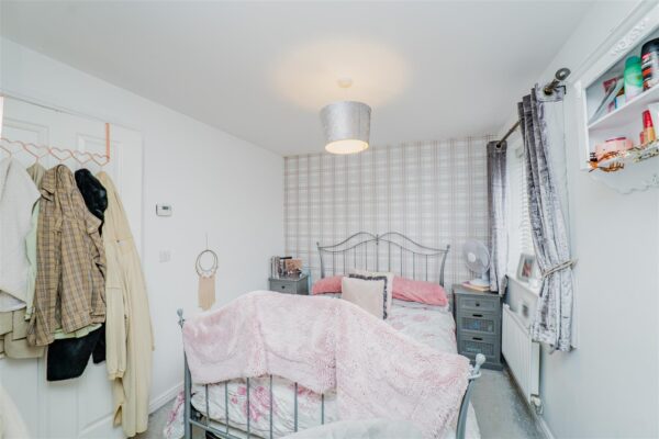 Ffordd Y Glannau, Barry