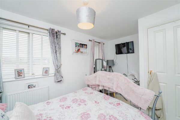 Ffordd Y Glannau, Barry