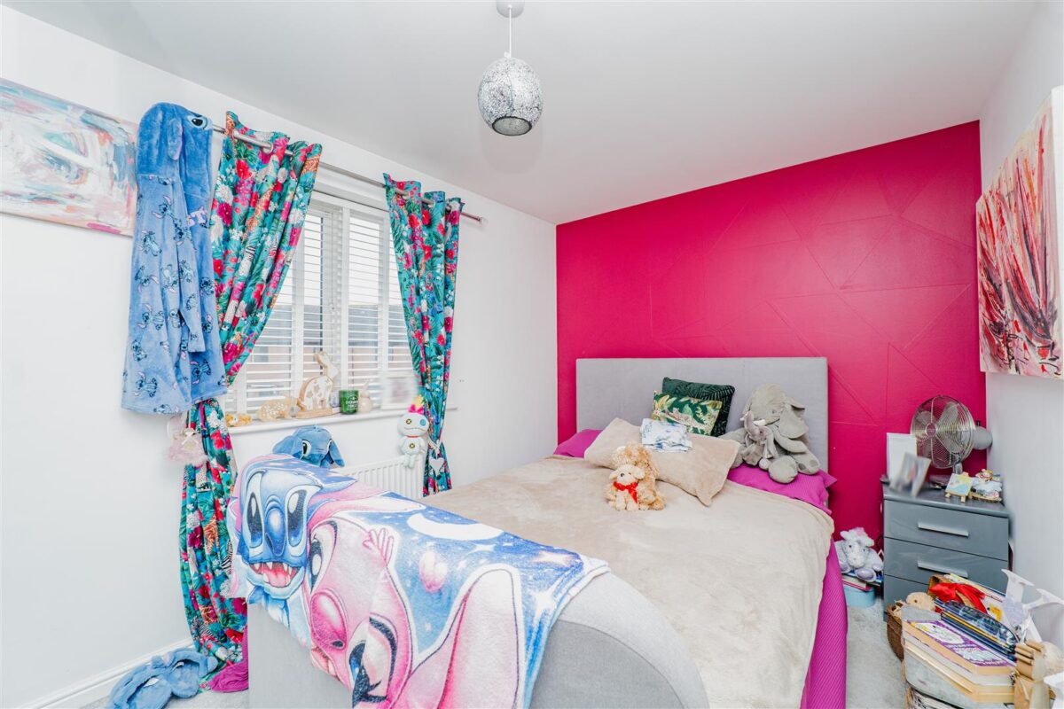 Ffordd Y Glannau, Barry