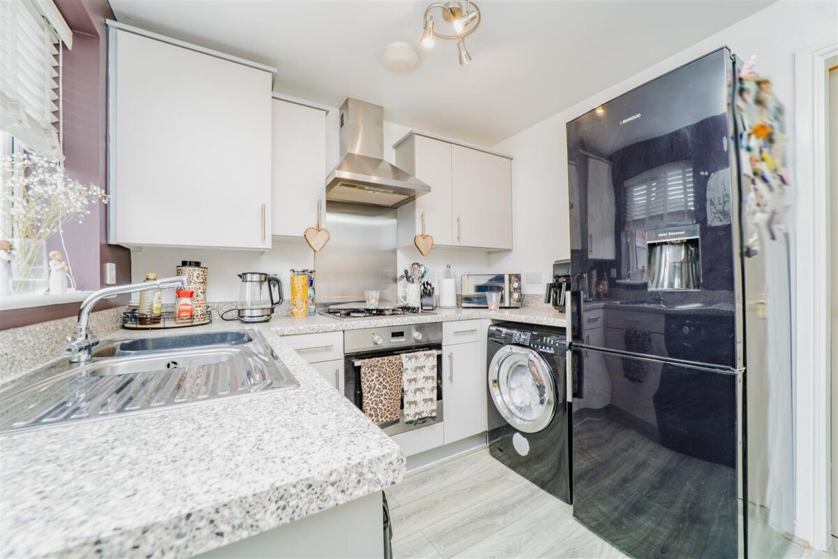 Ffordd Y Glannau, Barry