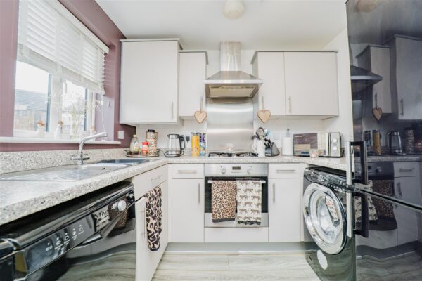 Ffordd Y Glannau, Barry