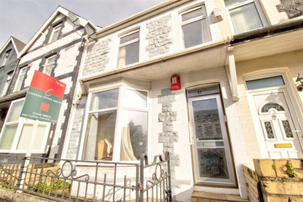 Regent Street, Barry