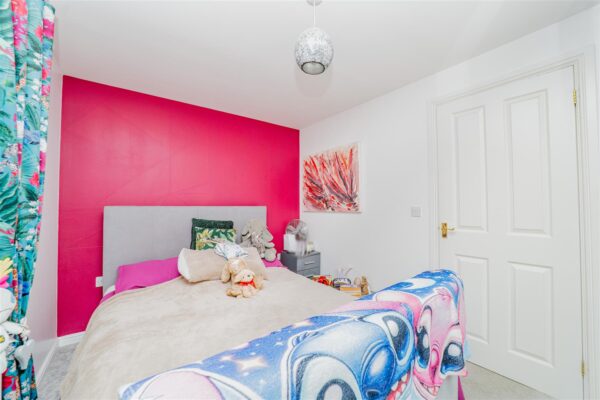 Ffordd Y Glannau, Barry