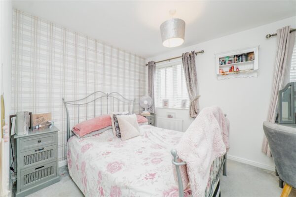 Ffordd Y Glannau, Barry