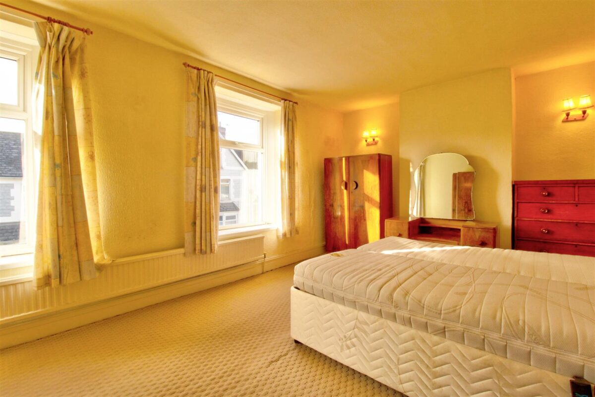 Regent Street, Barry