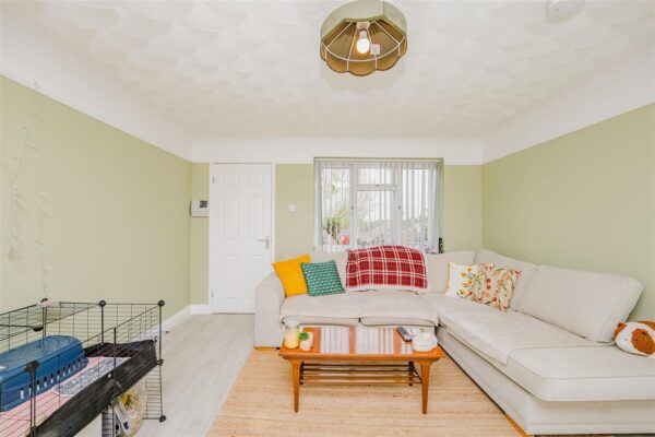 Brookfield Avenue, Barry