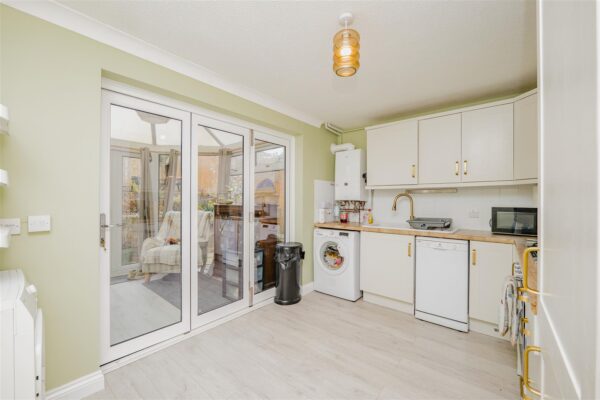 Brookfield Avenue, Barry