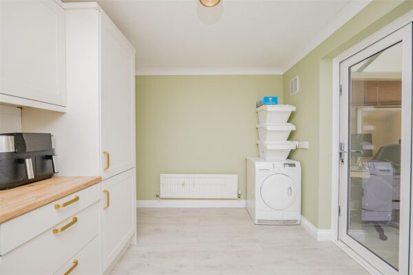 Brookfield Avenue, Barry