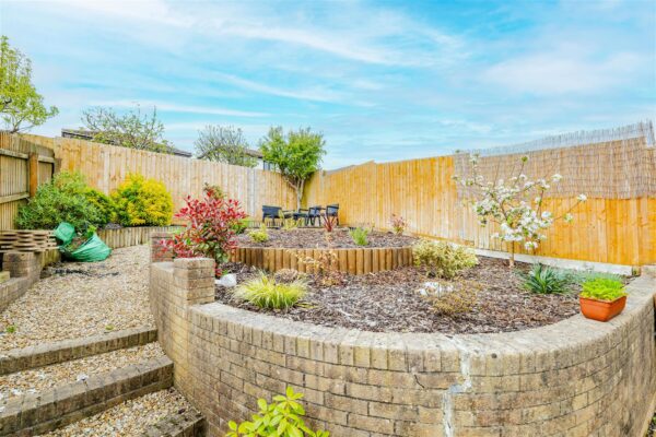 Brookfield Avenue, Barry