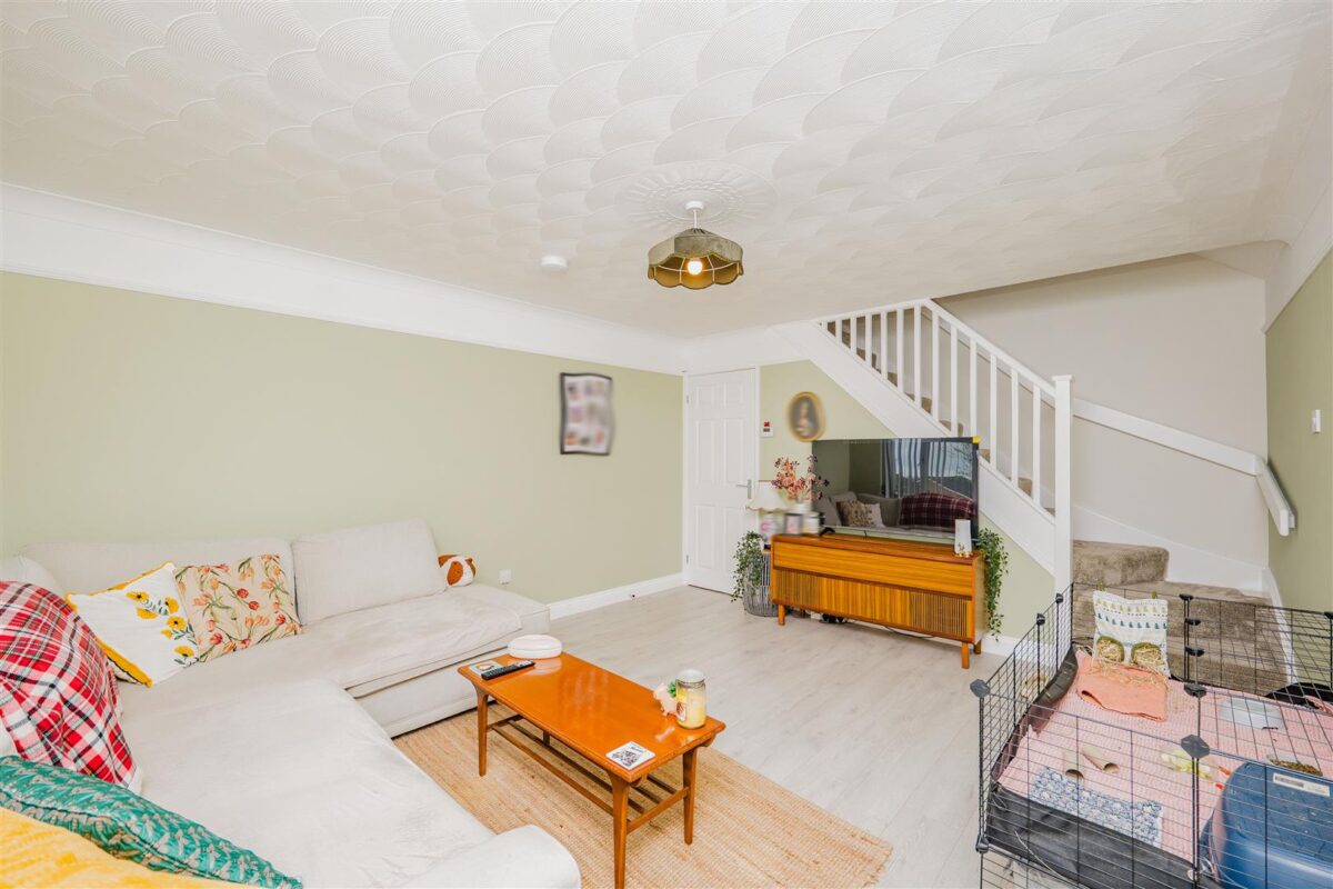 Brookfield Avenue, Barry