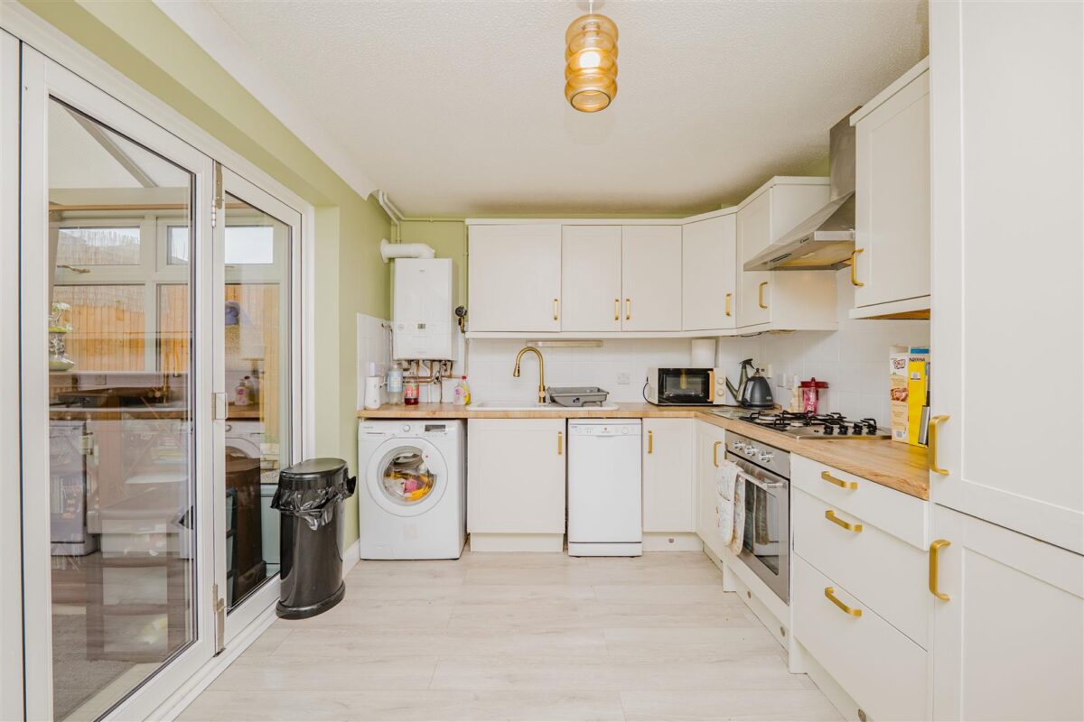 Brookfield Avenue, Barry