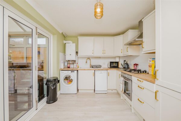 Brookfield Avenue, Barry