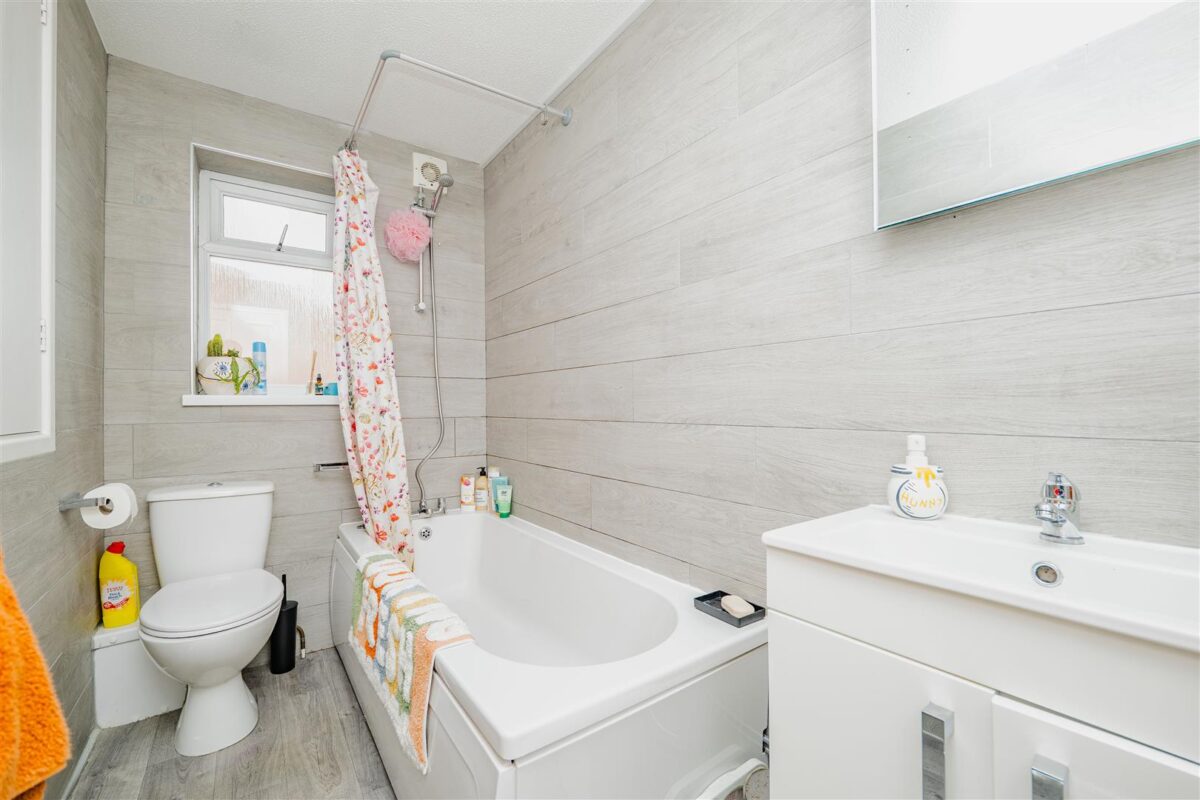 Brookfield Avenue, Barry