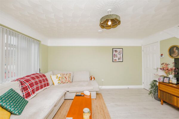 Brookfield Avenue, Barry