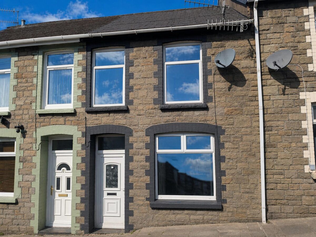 Rhiw Parc Road, Abertillery
