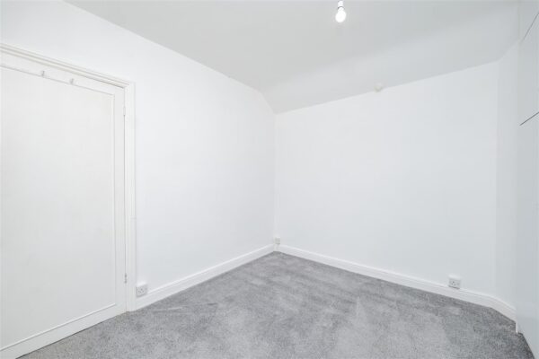 Coldbrook Road East, Barry