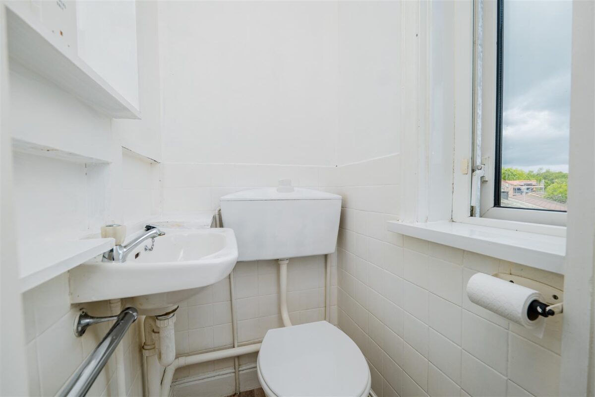 Coldbrook Road East, Barry