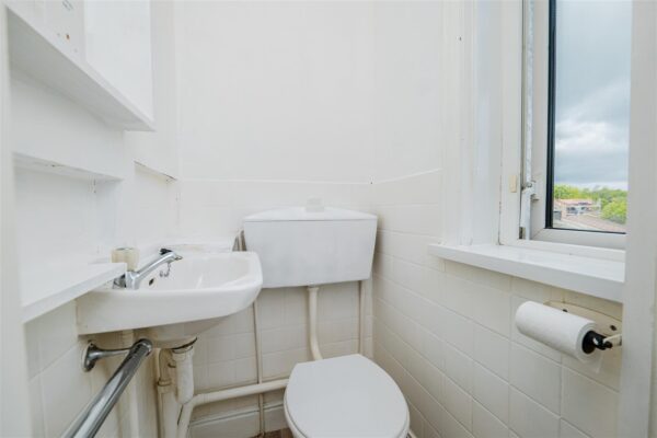 Coldbrook Road East, Barry