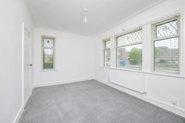 Coldbrook Road East, Barry