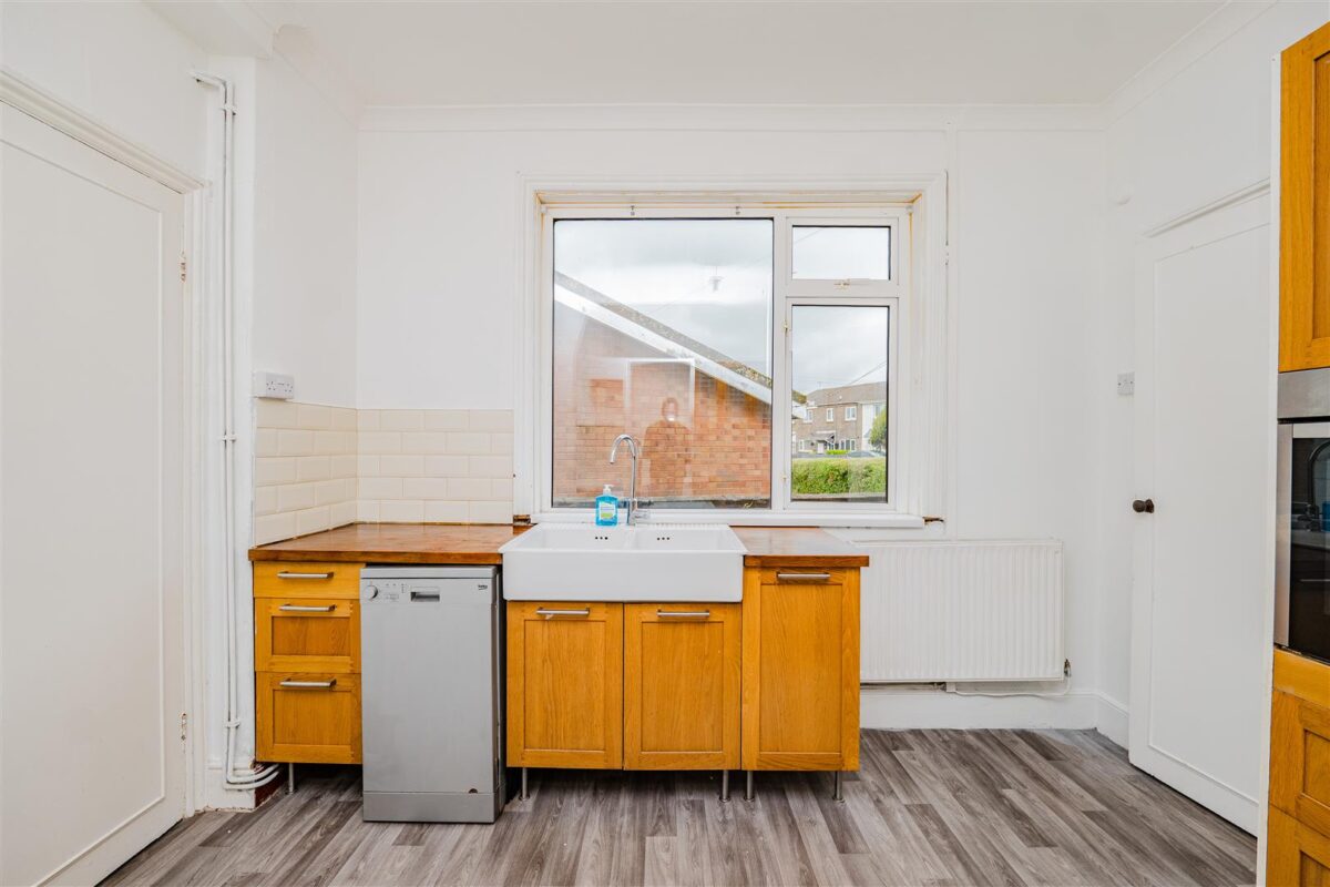 Coldbrook Road East, Barry