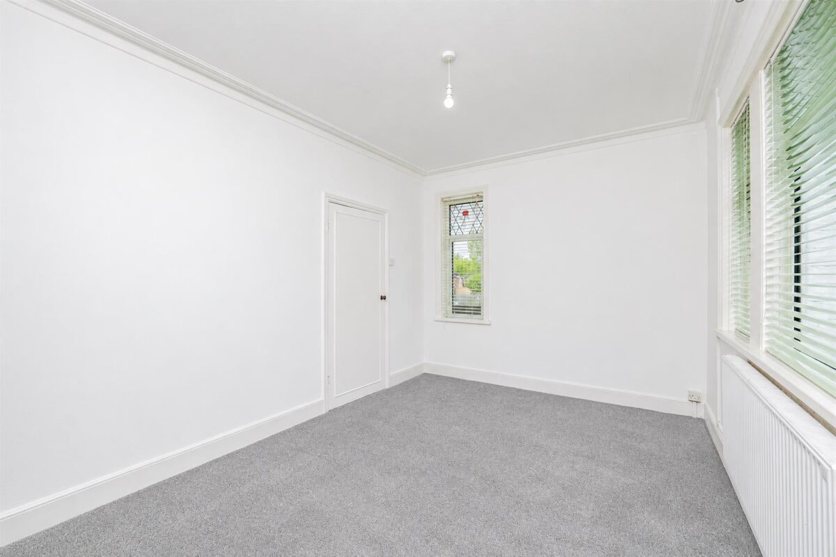 Coldbrook Road East, Barry