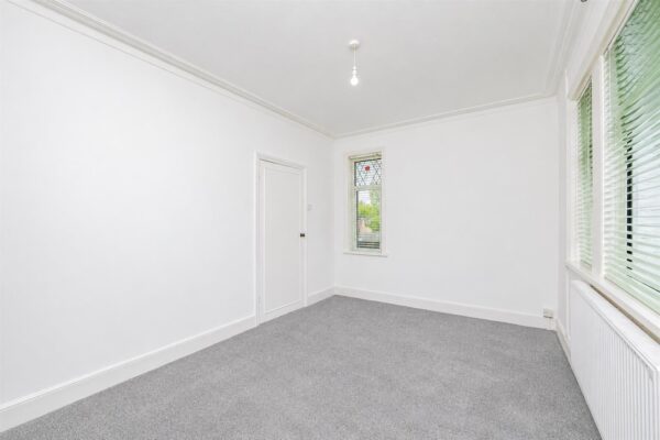 Coldbrook Road East, Barry